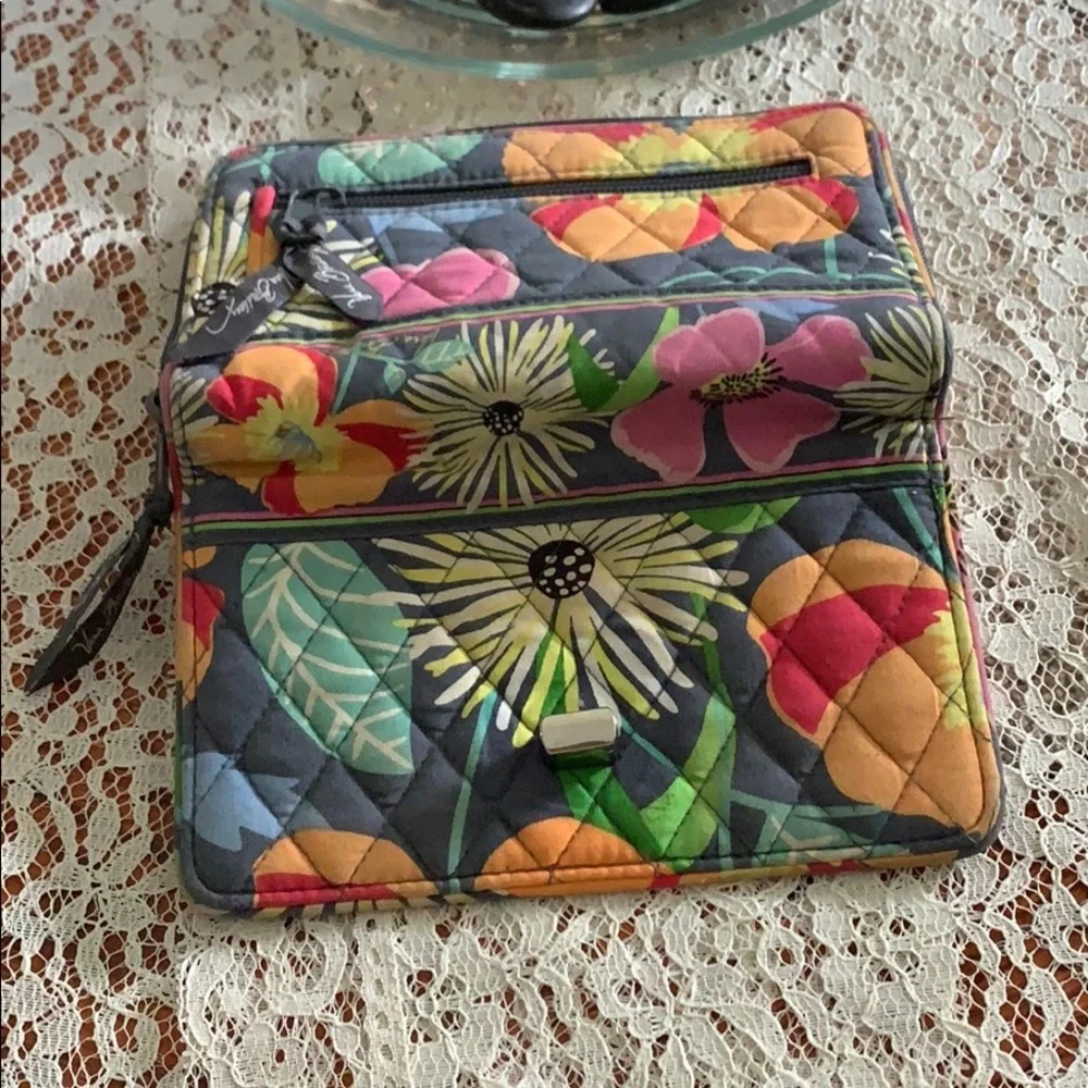 ⚠️ Stained New Listing Vera Bradley Wallet Pre Own - Picture 2 of 6